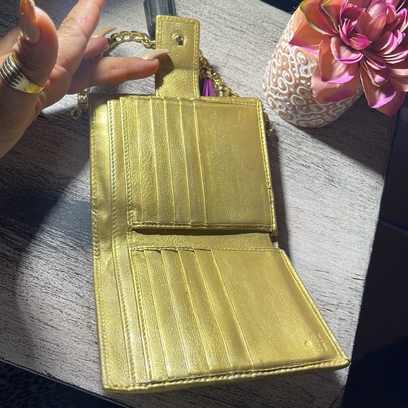 (Traded )Gucci Gold Wallet 🤩 - Picture 8 of 12